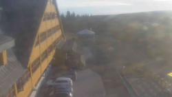 Parkoviště a hlavní vchod