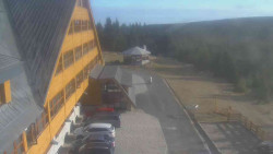 Parkoviště a hlavní vchod