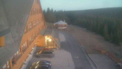 Parkoviště a hlavní vchod