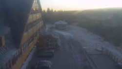 Parkoviště a hlavní vchod