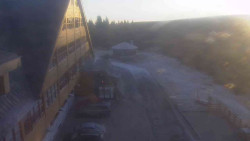 Parkoviště a hlavní vchod