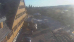 Parkoviště a hlavní vchod