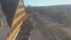 Parkoviště a hlavní vchod