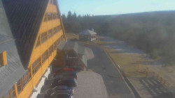 Parkoviště a hlavní vchod