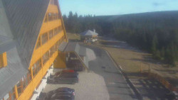 Parkoviště a hlavní vchod