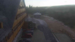 Parkoviště a hlavní vchod