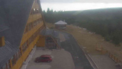 Parkoviště a hlavní vchod