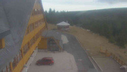 Parkoviště a hlavní vchod