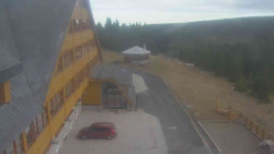 Parkoviště a hlavní vchod