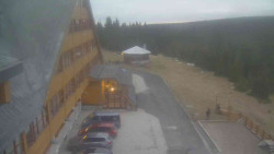 Parkoviště a hlavní vchod