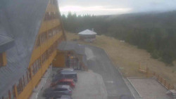 Parkoviště a hlavní vchod