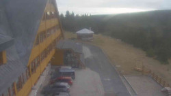 Parkoviště a hlavní vchod