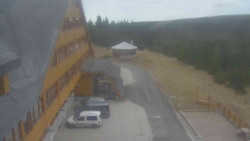 Parkoviště a hlavní vchod