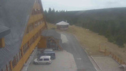 Parkoviště a hlavní vchod