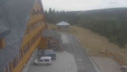 Parkoviště a hlavní vchod