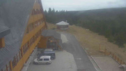 Parkoviště a hlavní vchod