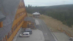 Parkoviště a hlavní vchod