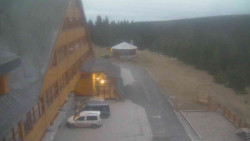 Parkoviště a hlavní vchod