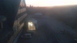 Parkoviště a hlavní vchod