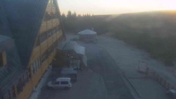 Parkoviště a hlavní vchod