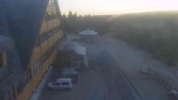 Parkoviště a hlavní vchod