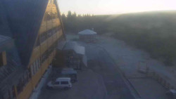 Parkoviště a hlavní vchod