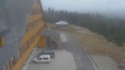 Parkoviště a hlavní vchod