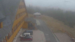 Parkoviště a hlavní vchod