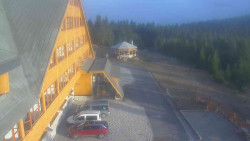 Parkoviště a hlavní vchod