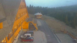 Parkoviště a hlavní vchod