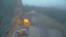 Parkoviště a hlavní vchod