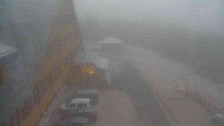 Parkoviště a hlavní vchod