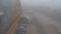 Parkoviště a hlavní vchod