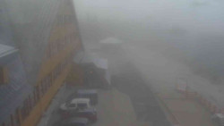 Parkoviště a hlavní vchod