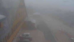 Parkoviště a hlavní vchod