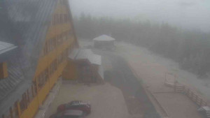 Sporthotel Kurzovní - Parkoviště a hlavní vchod - 23.12.2025 v 10:10 Sporthotel Kurzovní - Parkoviště a hlavní vchod - 23.12.2025 v 10:10