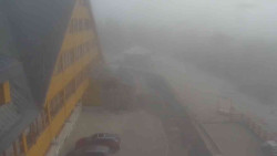 Parkoviště a hlavní vchod