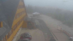 Sporthotel Kurzovní - Parkoviště a hlavní vchod - 23.12.2025 v 11:50 Sporthotel Kurzovní - Parkoviště a hlavní vchod - 23.12.2025 v 11:50