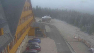 Sporthotel Kurzovní - Parkoviště a hlavní vchod - 23.12.2025 v 12:50 Sporthotel Kurzovní - Parkoviště a hlavní vchod - 23.12.2025 v 12:50