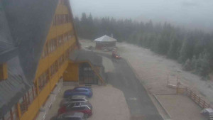 Sporthotel Kurzovní - Parkoviště a hlavní vchod - 23.12.2025 v 13:05 Sporthotel Kurzovní - Parkoviště a hlavní vchod - 23.12.2025 v 13:05