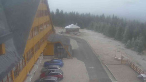 Sporthotel Kurzovní - Parkoviště a hlavní vchod - 23.12.2025 v 13:15 Sporthotel Kurzovní - Parkoviště a hlavní vchod - 23.12.2025 v 13:15