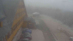 Parkoviště a hlavní vchod