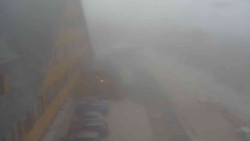 Parkoviště a hlavní vchod