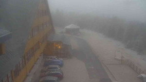 Sporthotel Kurzovní - Parkoviště a hlavní vchod - 23.12.2025 v 15:40 Sporthotel Kurzovní - Parkoviště a hlavní vchod - 23.12.2025 v 15:40