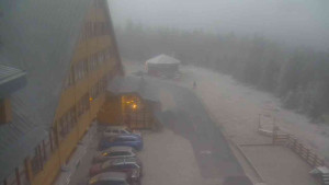 Sporthotel Kurzovní - Parkoviště a hlavní vchod - 23.12.2025 v 15:50 Sporthotel Kurzovní - Parkoviště a hlavní vchod - 23.12.2025 v 15:50