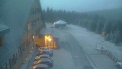 Parkoviště a hlavní vchod