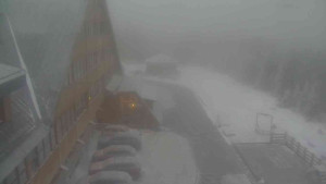 Sporthotel Kurzovní - Parkoviště a hlavní vchod - 24.12.2025 v 08:05 Sporthotel Kurzovní - Parkoviště a hlavní vchod - 24.12.2025 v 08:05