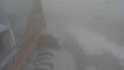 Parkoviště a hlavní vchod