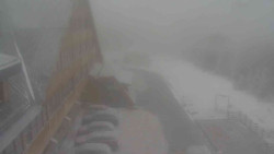 Parkoviště a hlavní vchod