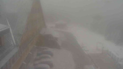 Parkoviště a hlavní vchod